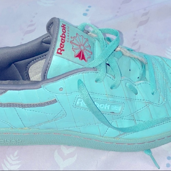 Reebok - Picture 3 of 3